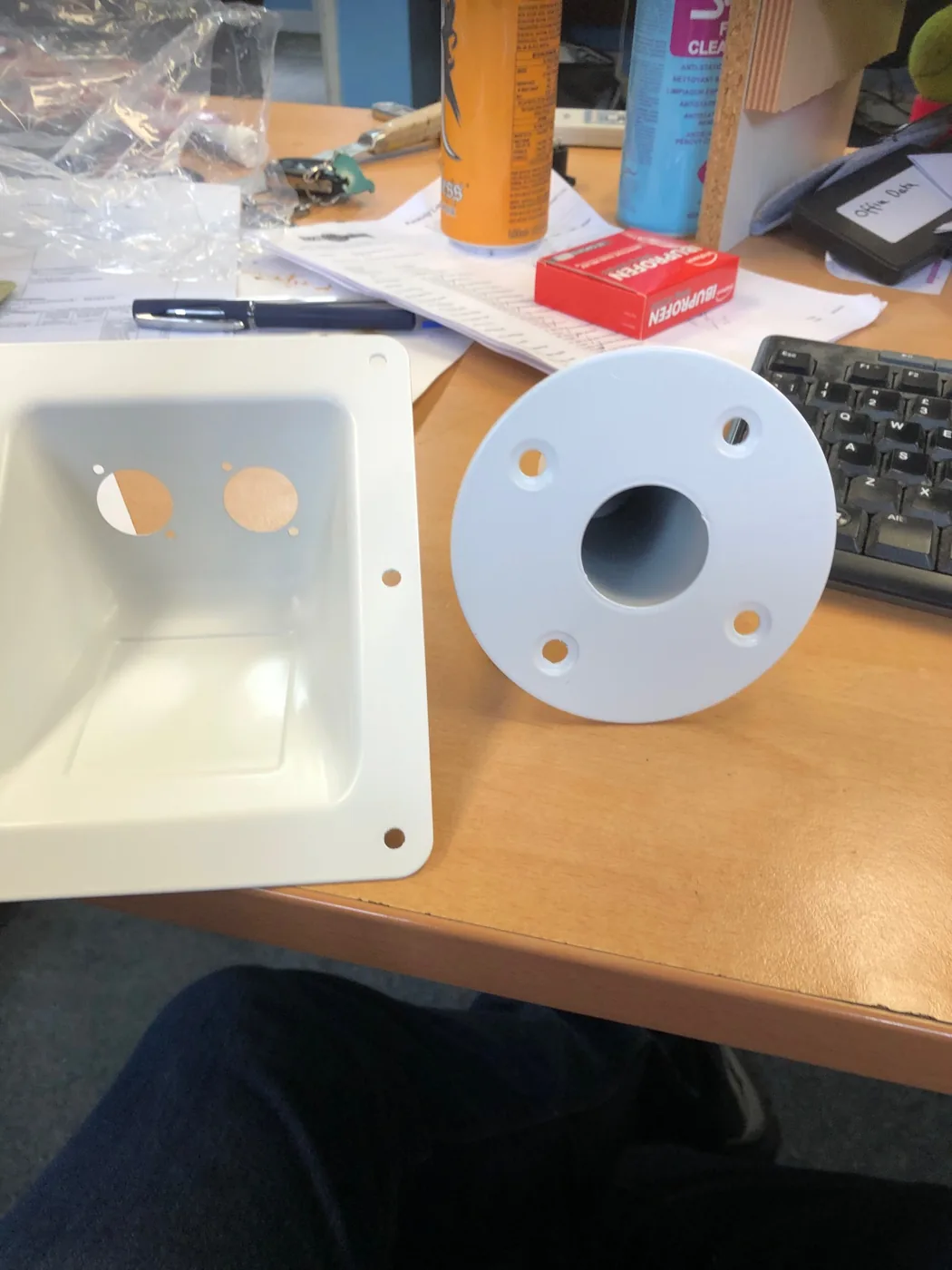 White horn and pole-mount components