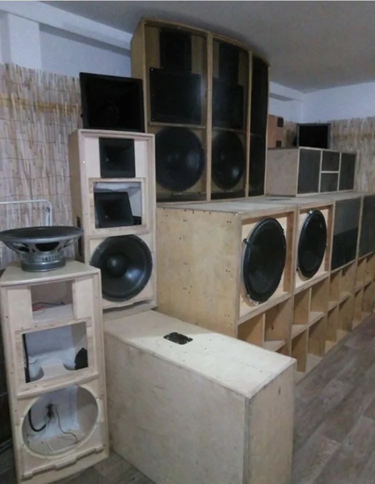 Another customer MT1581 build with cabinets in a natural wood finish