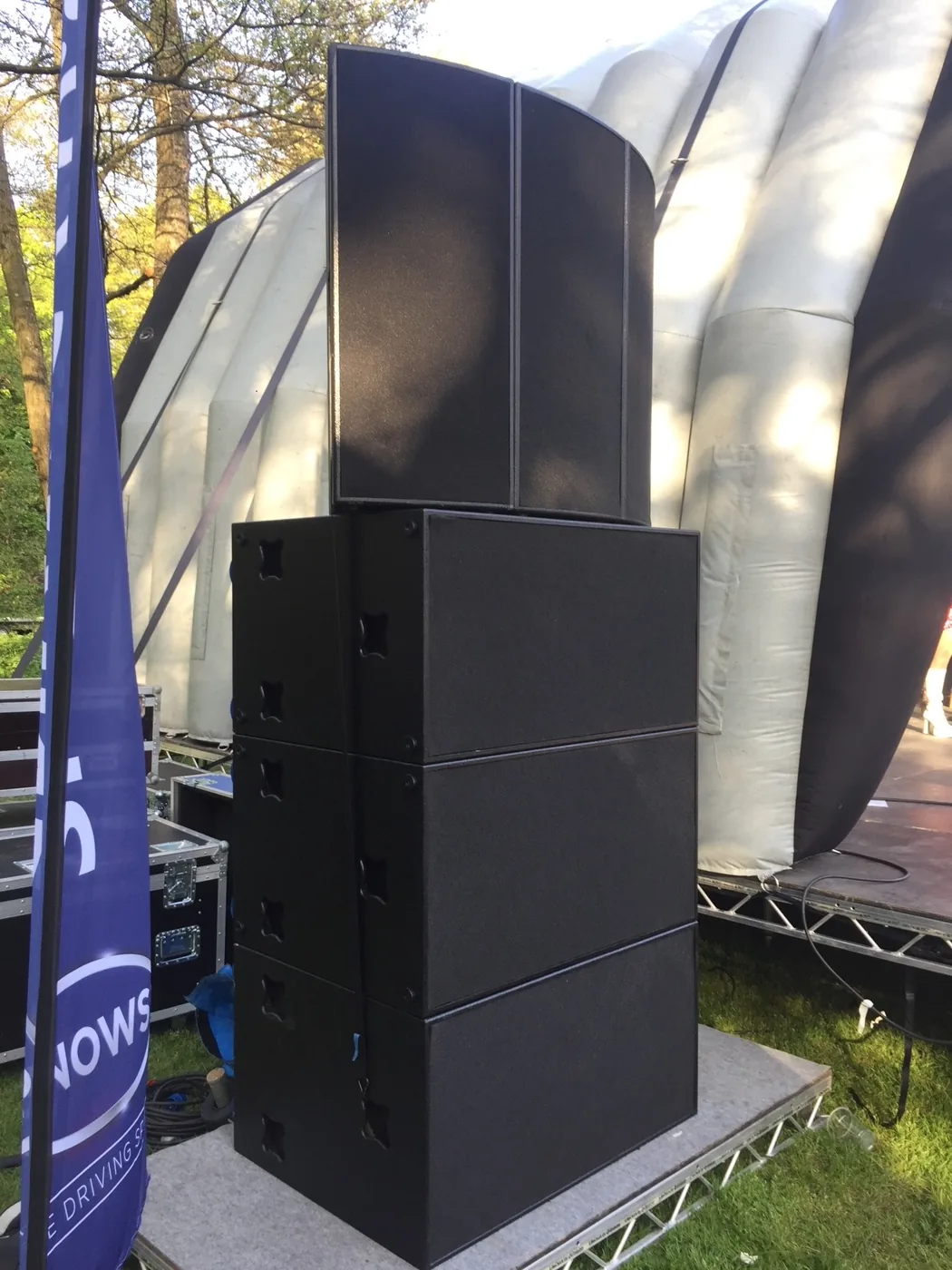 MT1581 tops with original S218 bass bins at an outdoor event